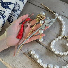Load image into Gallery viewer, The Apothecary Diaries Hairpin
